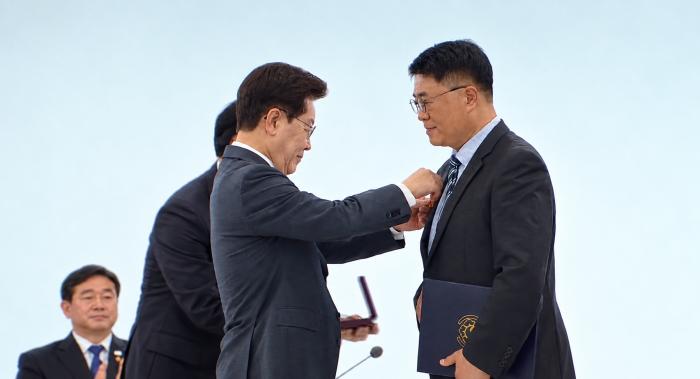 화성특례시 김정환 주차시설팀장, 대통령 표창 수상 기사 이미지
